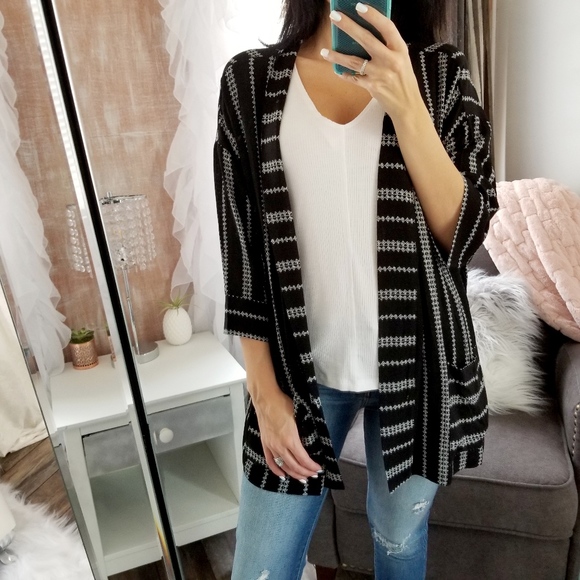 SALE Black White Kimono Boho Pocket Layering Cardi - Picture 2 of 8